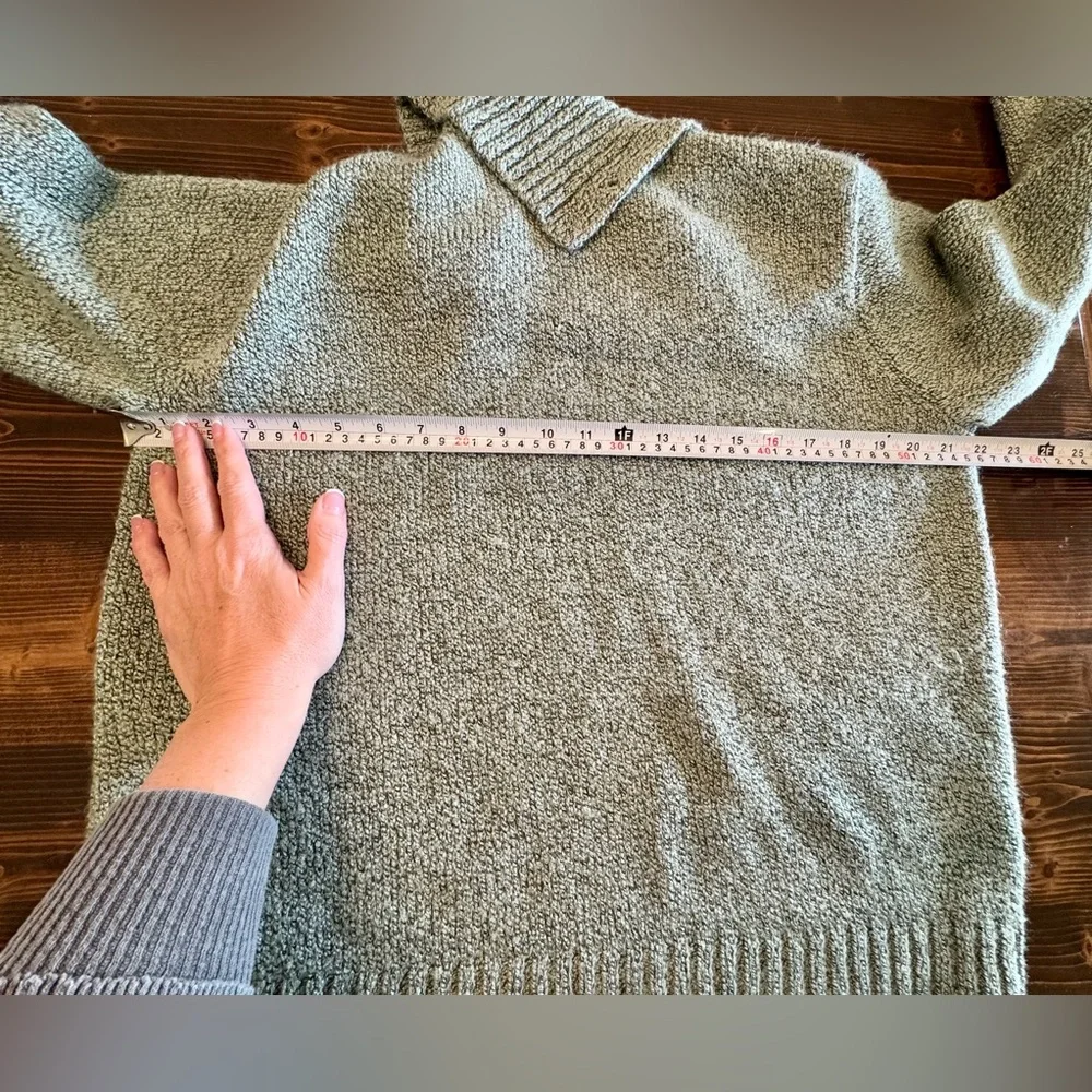 Carolyn Taylor Women’s Sage Turtleneck Sweater with Button Detail Size‎ L